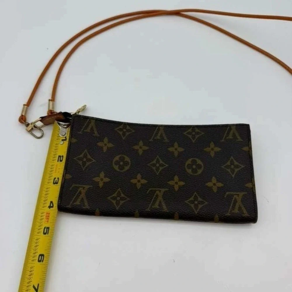 Louis Vuitton Monogram Pochette Crossbody Bag Authentic LV Wristlet Vintage‎